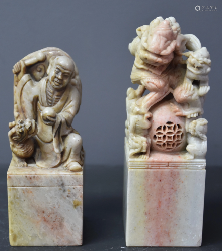 Set of 2 Chinese seals in hard stone with a motif of a