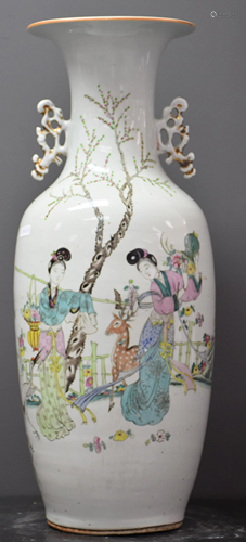 Chinese porcelain vase decorated with elegant suede. Ht