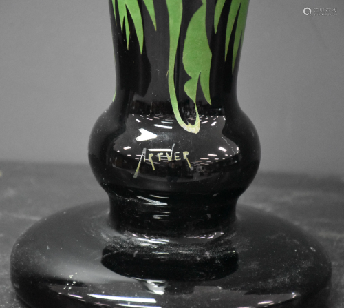 Artver. Sandblasted vase on a green background