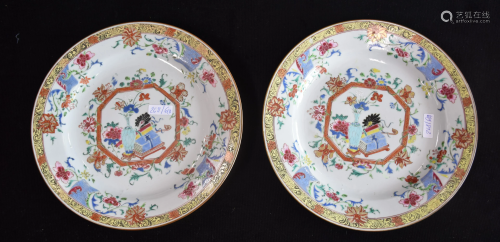 Pair of 18th century Chinese plates decorated with a