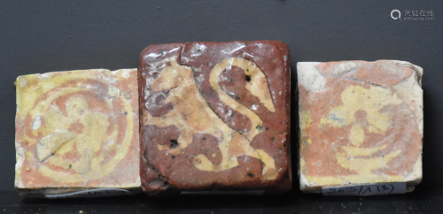 Set of 3 Flanders glazed tiles. XIIIth - XIVth century.