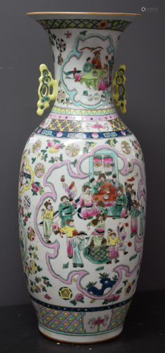 Chinese porcelain vase circa 1900 with animated