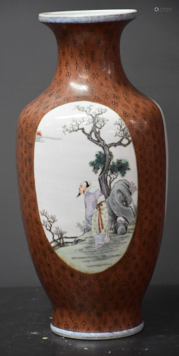Chinese porcelain vase decorated with figures in