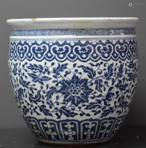 White blue Chinese porcelain aquarium. Ht 27 cm. Ã˜