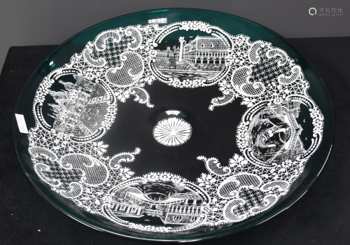 White enamelled glass dish with Venetian monuments. Ã˜