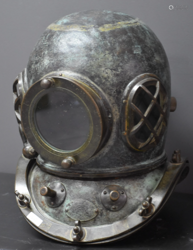 Japanese-made diving helmet between 1924 and 1944. Ht
