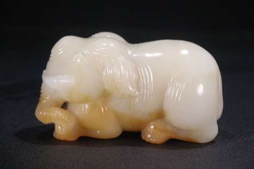 A Chinese Hetian Jade Beast Carved Ornament