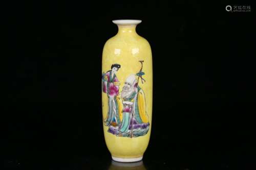 A Chinese Procelain Famille Rose Vase