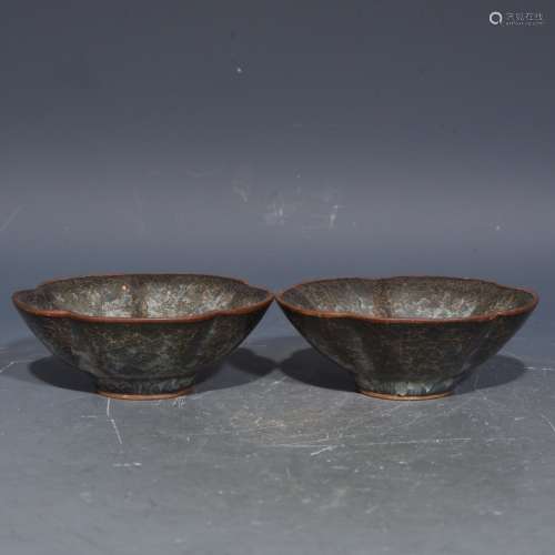Pair Of Chinese Guan Porcelian Ince Pattern Cups