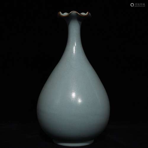 A Chinese Procelain Ru Yao Yuhuchun Vase