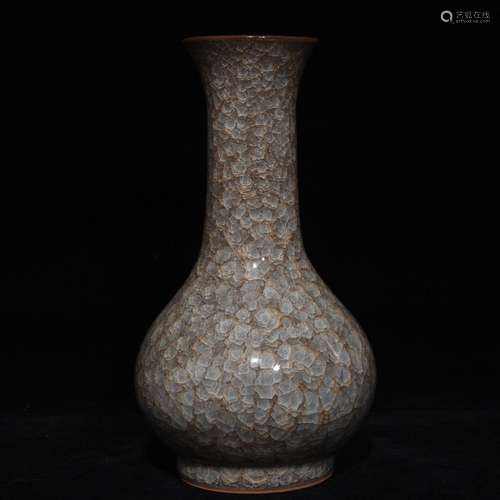 A Chinese Guan Porcelian Ice Pattern Flask