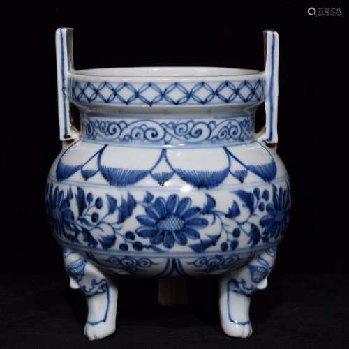 A Chinese Procelain Blue&White Flower Pattern Ear Censer