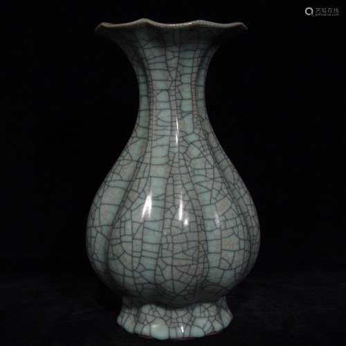 A Chinese Procelain Ge Yao Vase With Flower Carving