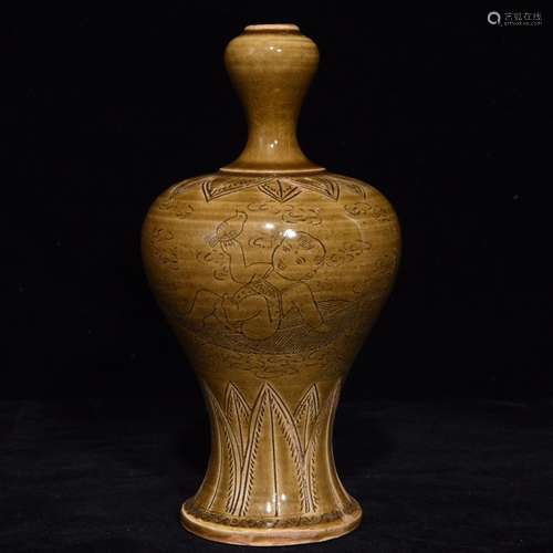 A Chinese Procelain Yue Yao Flower Pattern Meiping Vase