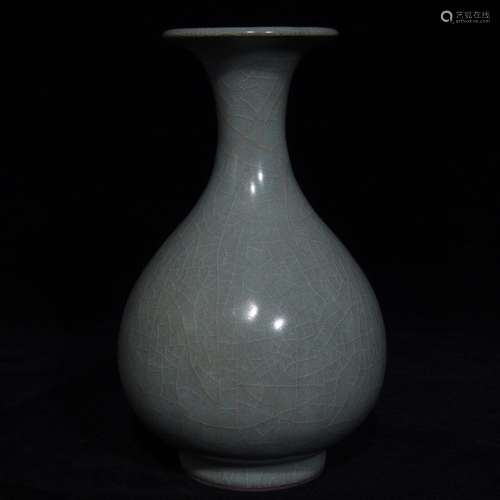 A Chinese Guan Porcelain Yuhuchun Vase