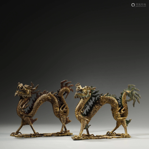 ANCIENT CHINESE,A PAIR OF GILT-BRONZE DRAGONS