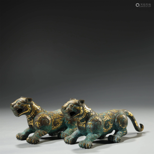 ANCIENT CHINESE,A PAIR OF GOLD-INLAID BRONZE MYTHICAL