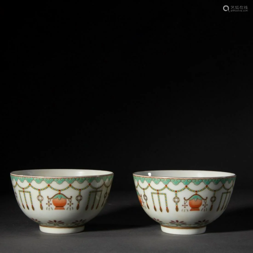 ANCIENT CHINESE,A PAIR OF FAMILLE-ROSE BOWLS