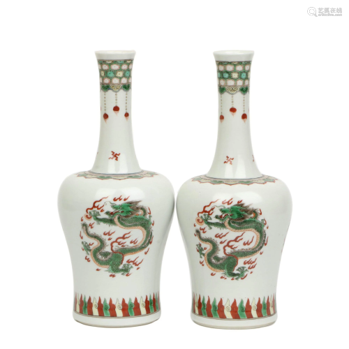 ANCIENT CHINESE,A PAIR OF WUCAI BOTTLE VASES