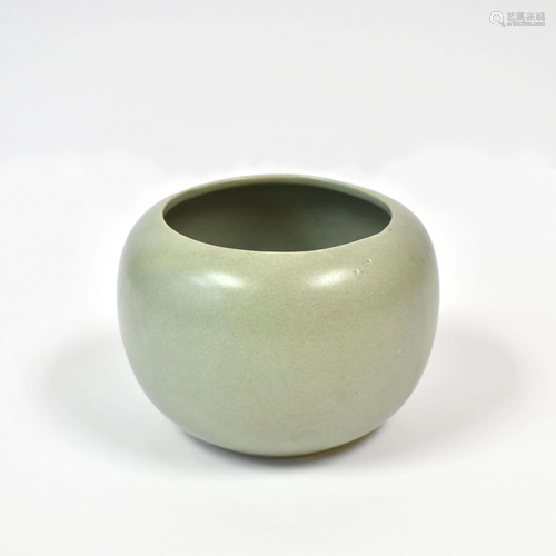 GREEN VINTAGE VASE POTTERY, USA