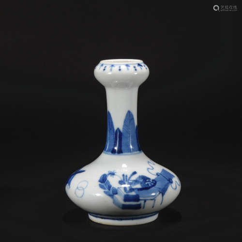 Qing dynasty blue and white garlic-head-shaped vase