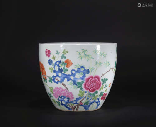 Qing dynasty pastel flower jar