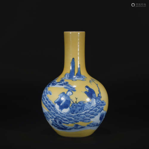Qing dynasty yellow glaze blue-and-whiye globular shape vase