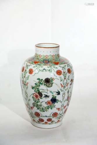 Chinese Mid Qing Dynasty Famille Rose Porcelain Flower Pattern Porcelain Bottle