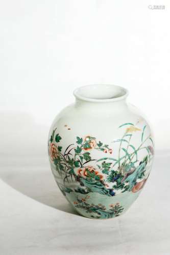 Chinese Qing Dynasty Qianlong Period Verte Rose Porcelain Jar
