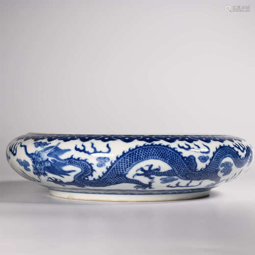 Qing Guangxu            Blue and white dragon pattern plate