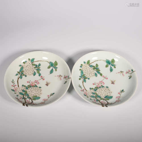 Yongzheng of Qing Dynasty            A pair of pastel plates