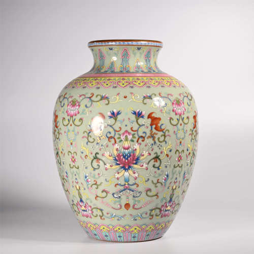 Qianlong of Qing Dynasty            Pastel jar