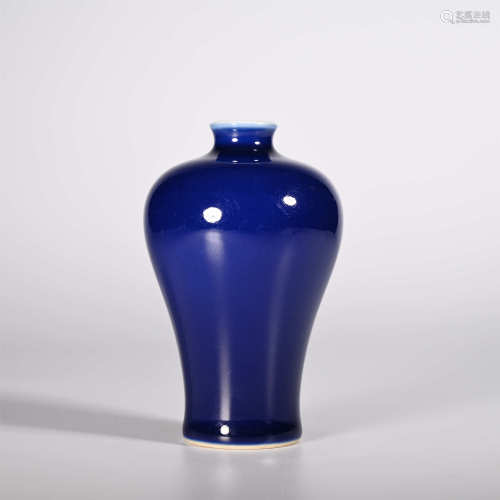 Qianlong of Qing Dynasty            Blue glaze plum vase