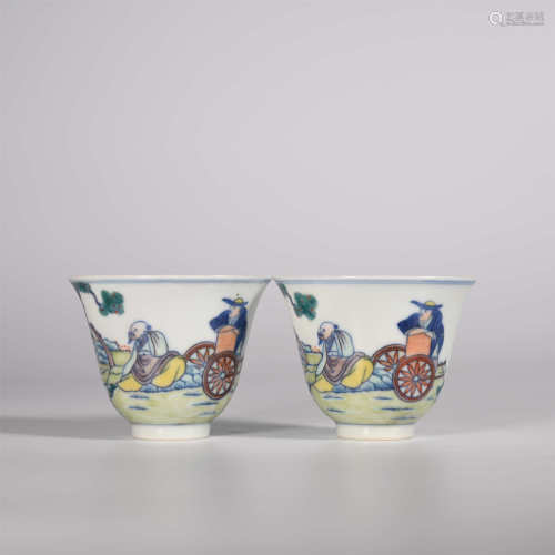 the Qing dynasty            A pair of famille rose cups