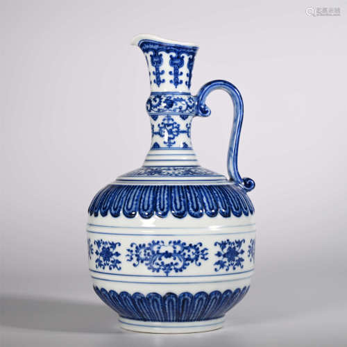 Yongzheng of Qing Dynasty            Blue and white pot