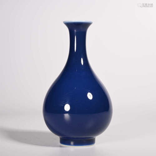 Yongzheng of Qing Dynasty            Blue glaze jade pot spring bottle