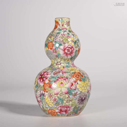 Qianlong of Qing Dynasty            Famille rose bottle