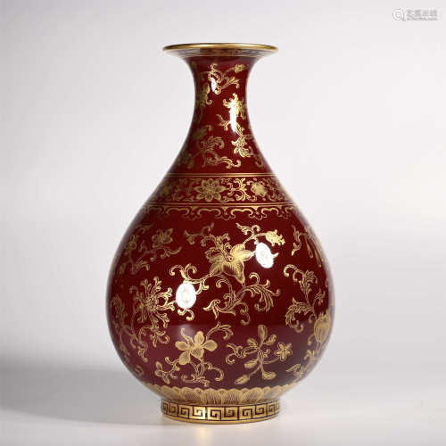 Qianlong of Qing Dynasty            Red jade pot spring bottle