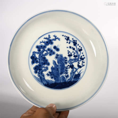 Xianfeng in Qing Dynasty            A pair of blue and white figure plates