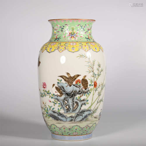Qianlong of Qing Dynasty            Famille rose lantern bottle