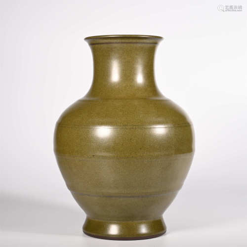 Qianlong of Qing Dynasty            Tea foam glaze bottle
