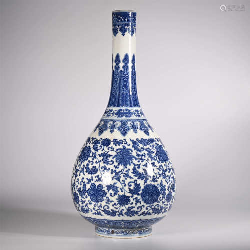 Qianlong of Qing Dynasty            Blue and white gall bottle