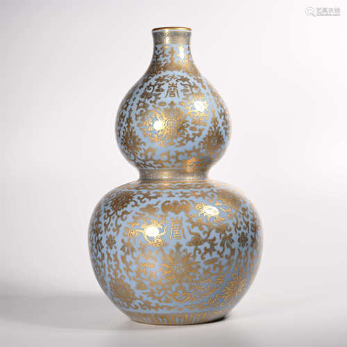 Qianlong of Qing Dynasty            Famille rose bottle