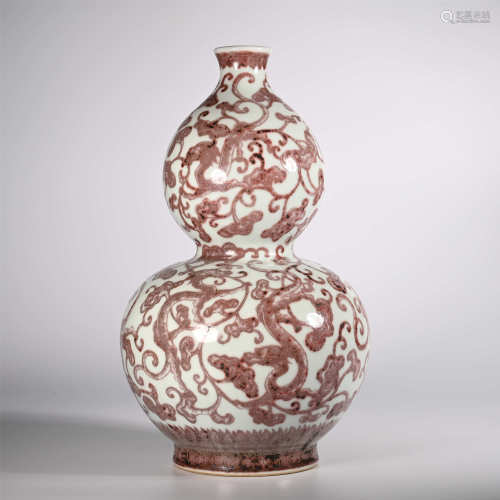 Qianlong of Qing Dynasty            Red gourd bottle in glaze