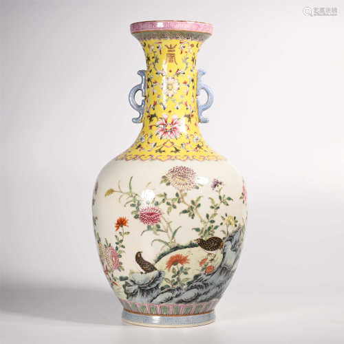 Qianlong of Qing Dynasty            Pastel bottle