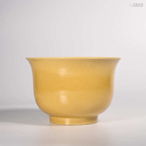 Xuande in Ming Dynasty            Yellow glazed bowl