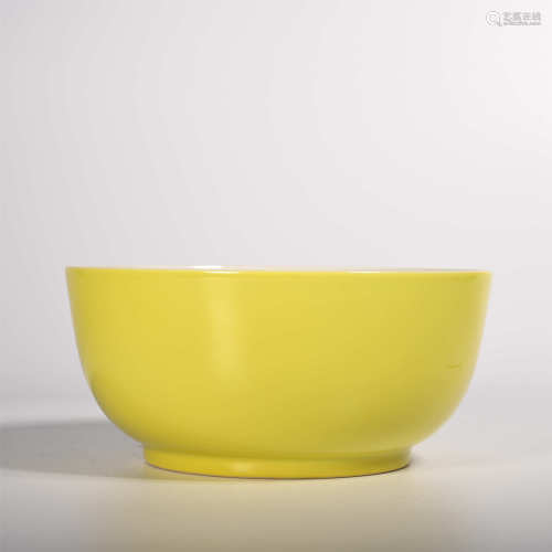 Yongzheng of Qing Dynasty            Lemon yellow glazed bowl