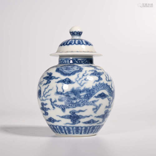 Yongzheng of Qing Dynasty            Blue and white dragon jar