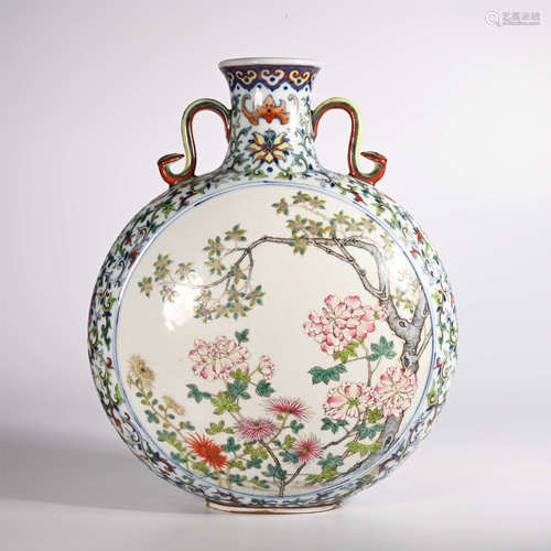 Qianlong of Qing Dynasty            Pastel vase