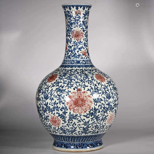 Qianlong of Qing Dynasty            Blue and white underglaze red vase